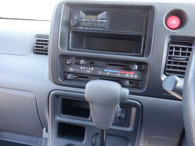 DAIHATSU HIJET DECKVAN 4WD 2012 Image 31