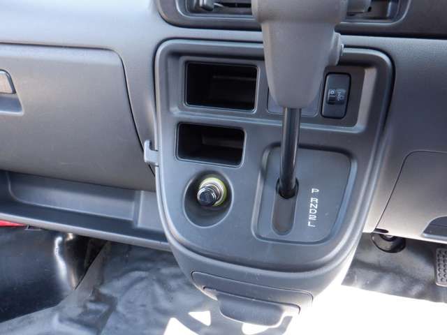 DAIHATSU HIJET DECKVAN 4WD 2012 Image 31