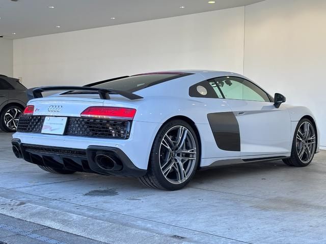 AUDI R8 2023 Image 31