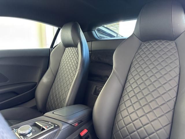 AUDI R8 2023 Image 31