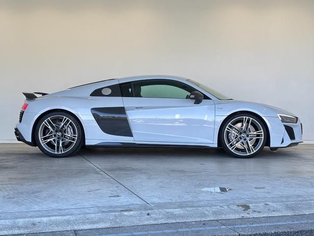 AUDI R8 2023 Image 31