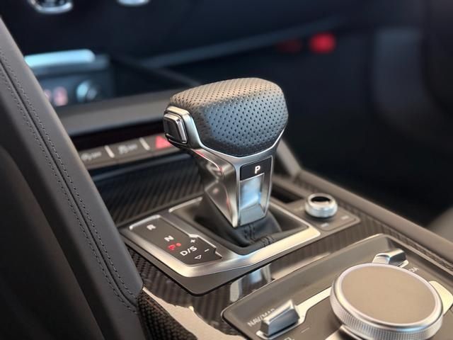 AUDI R8 2023 Image 31