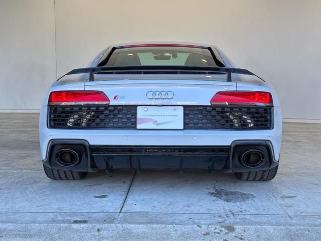 AUDI R8 2023 Image 31