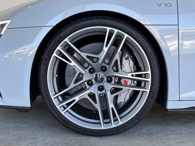 AUDI R8 2023 Image 31