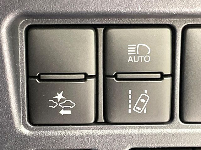 TOYOTA NOAH 2017 Image 31