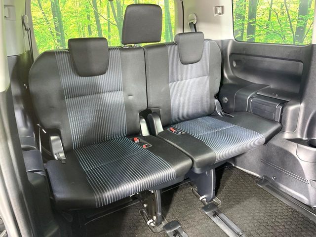 TOYOTA NOAH 2017 Image 31