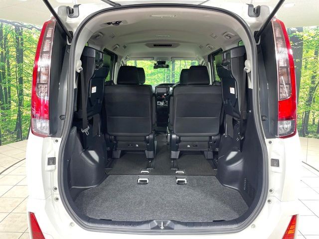 TOYOTA NOAH 2017 Image 31