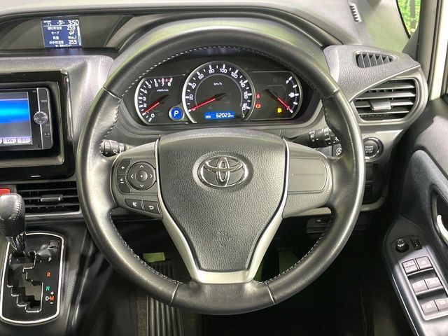 TOYOTA NOAH 2017 Image 31