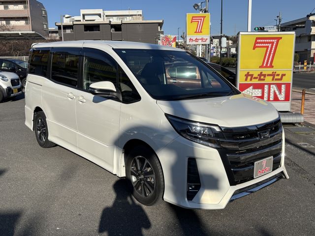 TOYOTA NOAH 2018 Image 31