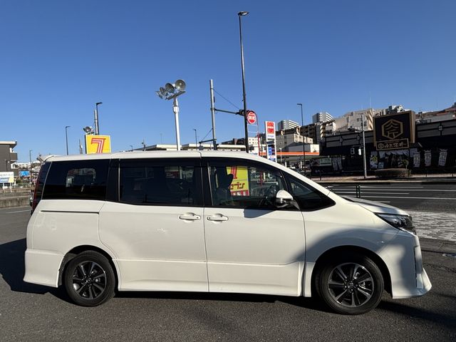 TOYOTA NOAH 2018 Image 31