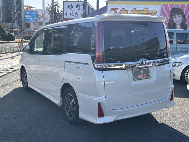 TOYOTA NOAH 2018 Image 31