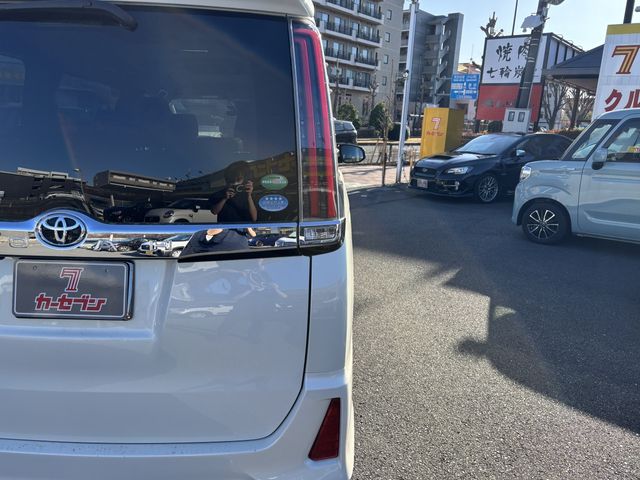 TOYOTA NOAH 2018 Image 31