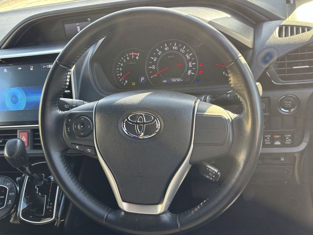 TOYOTA NOAH 2018 Image 31