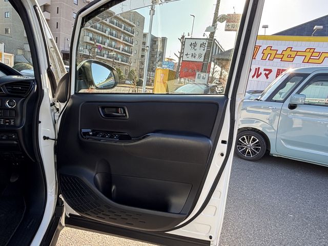 TOYOTA NOAH 2018 Image 31