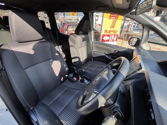 TOYOTA NOAH 2018 Image 31