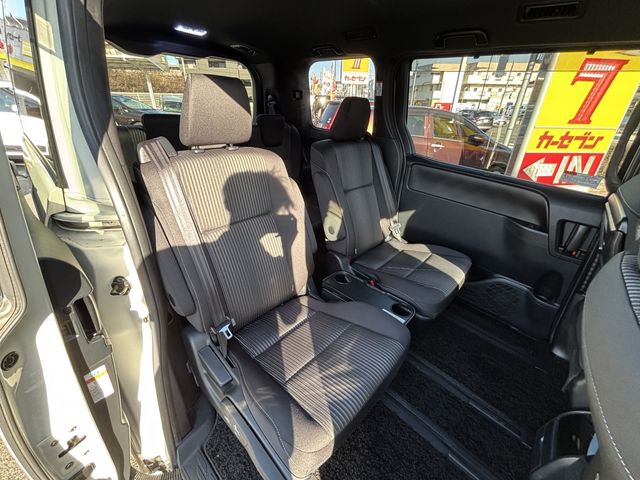 TOYOTA NOAH 2018 Image 31