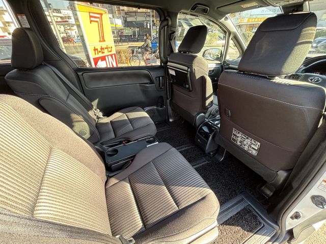 TOYOTA NOAH 2018 Image 31