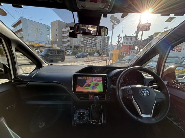 TOYOTA NOAH 2018 Image 31