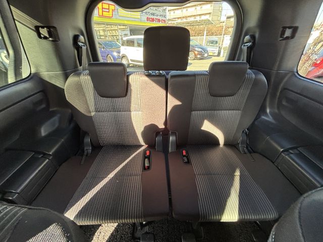 TOYOTA NOAH 2018 Image 31