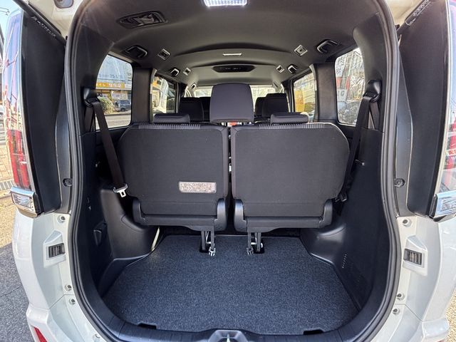 TOYOTA NOAH 2018 Image 31