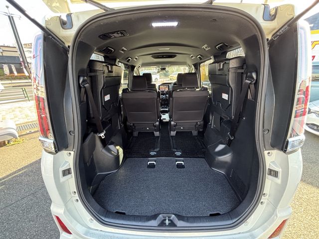 TOYOTA NOAH 2018 Image 31