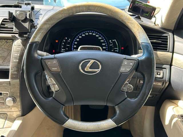 TOYOTA LEXUS LS600HL 2012 Image 31