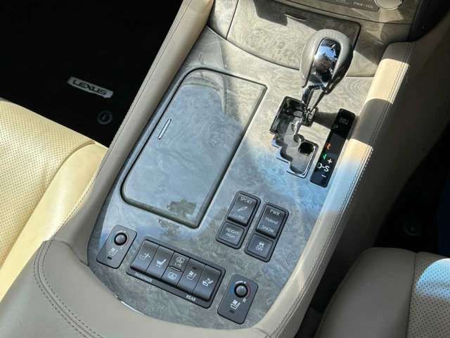 TOYOTA LEXUS LS600HL 2012 Image 31