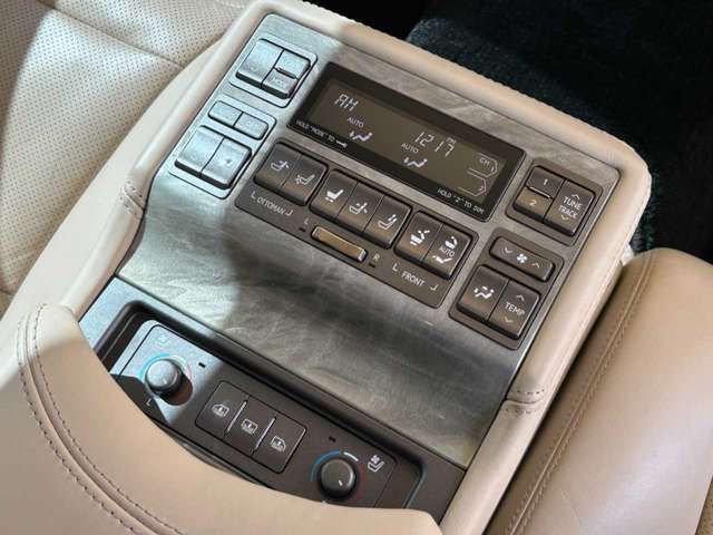 TOYOTA LEXUS LS600HL 2012 Image 31