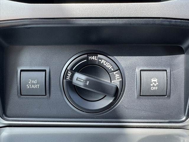 TOYOTA LANDCRUISER PRADO 2022 Image 31