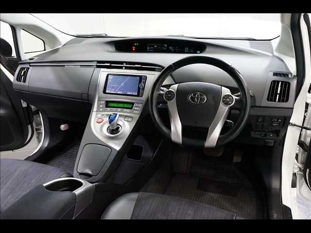 TOYOTA PRIUS 2012 Image 31