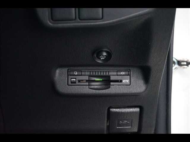 TOYOTA PRIUS 2012 Image 31