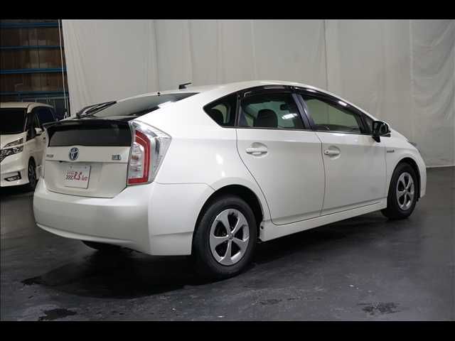 TOYOTA PRIUS 2012 Image 31