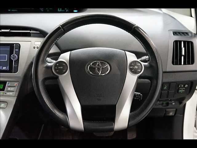 TOYOTA PRIUS 2012 Image 31