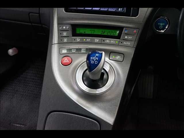 TOYOTA PRIUS 2012 Image 31