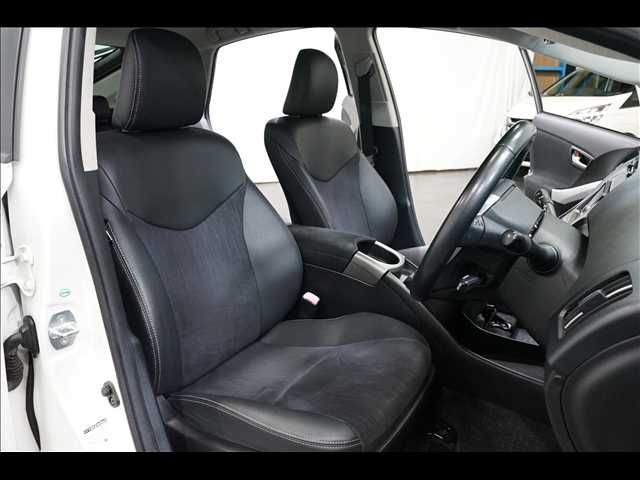 TOYOTA PRIUS 2012 Image 31