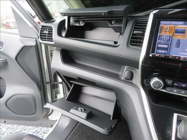 NISSAN SERENA  S-HYBRID 2017 Image 31