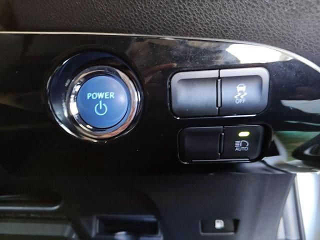 TOYOTA PRIUS 2019 Image 31