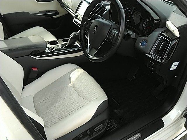 TOYOTA CROWN SEDAN HYBRID 4 2018 Image 31