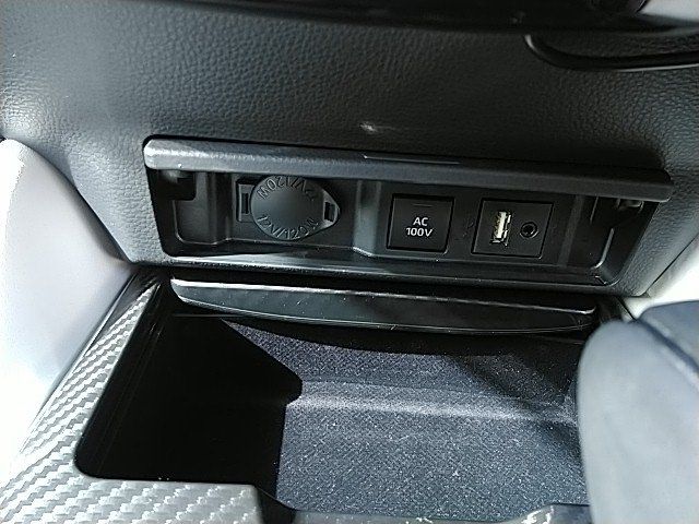 TOYOTA CROWN SEDAN HYBRID 4 2018 Image 31