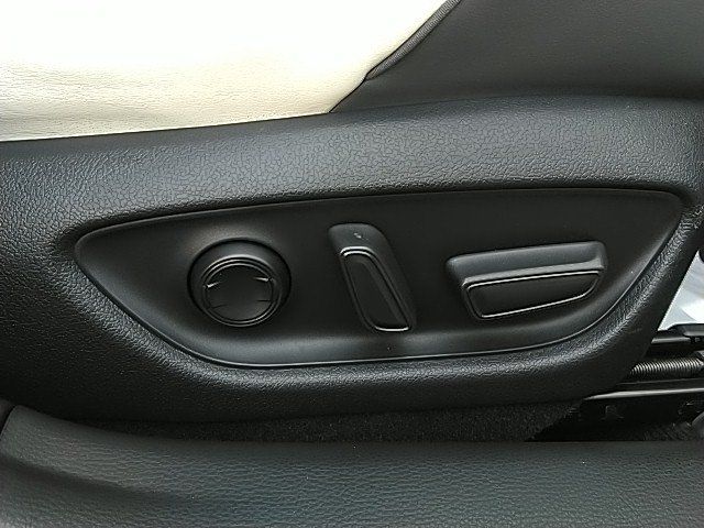 TOYOTA CROWN SEDAN HYBRID 4 2018 Image 31