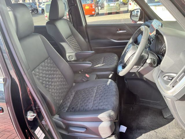 TOYOTA VOXY 2023 Image 31