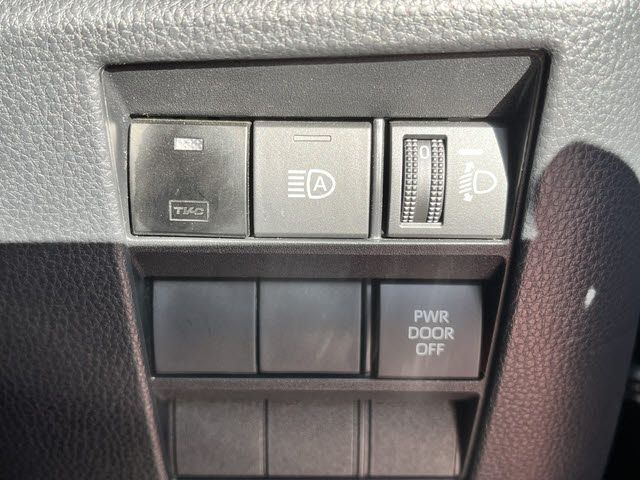 TOYOTA VOXY 2023 Image 31