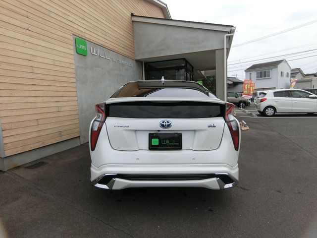 TOYOTA PRIUS 2017 Image 31