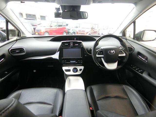 TOYOTA PRIUS 2017 Image 31