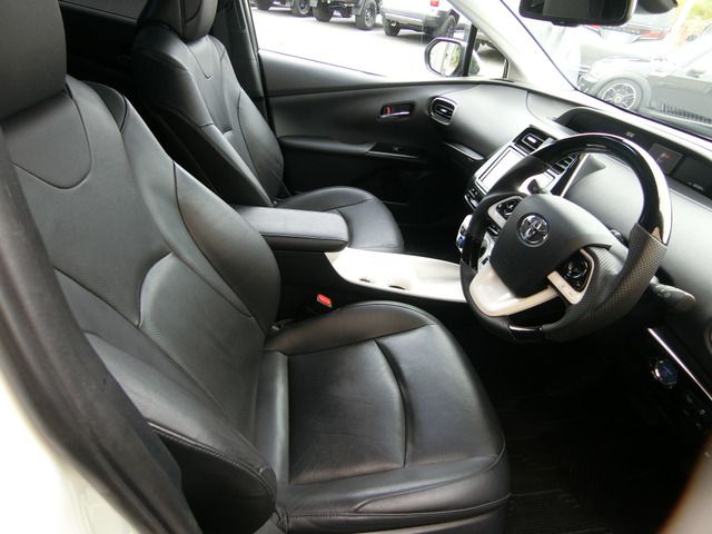 TOYOTA PRIUS 2017 Image 31