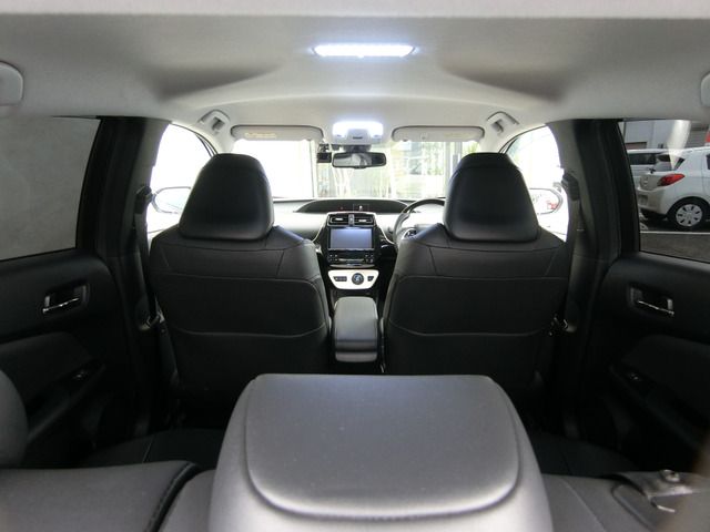 TOYOTA PRIUS 2017 Image 31