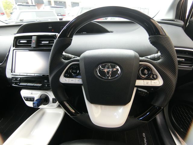 TOYOTA PRIUS 2017 Image 31
