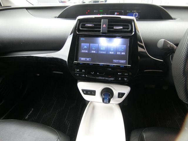 TOYOTA PRIUS 2017 Image 31