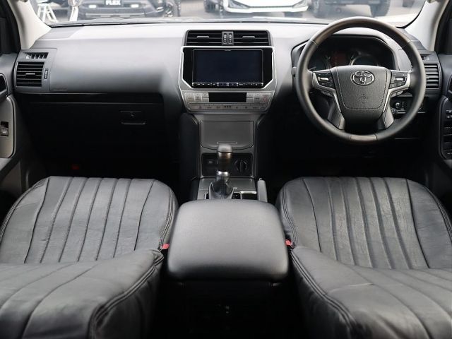 TOYOTA LANDCRUISER PRADO 2022 Image 31