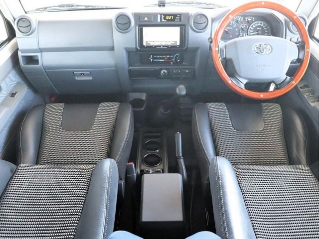 TOYOTA LANDCRUISER VAN 2015 Image 31